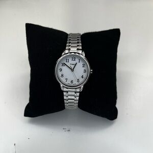 Timex TW2P78500, Easy Reader Unisex Silvertone Expansion Band, Indiglo Lights Up